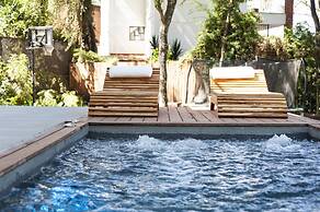 Casa con amplia terraza y jacuzzi