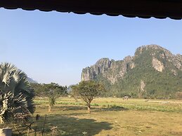 Vang Vieng Romantic Mountain View Resort