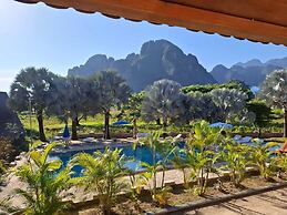 Vang Vieng Romantic Mountain View Resort