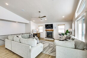 Garden City Cabin w/ Fire Pit: 2 Mi to Bear Lake!