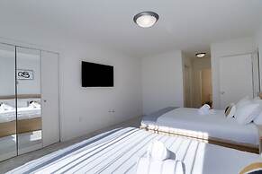 Sensational & Modern apt in Crystal City