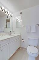 Sensational & Modern apt in Crystal City