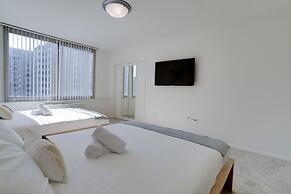 Sensational & Modern apt in Crystal City