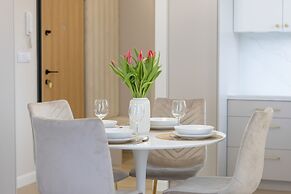 Stylish Apartment 7th Floor by Renters