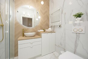 Stylish Apartment 7th Floor by Renters