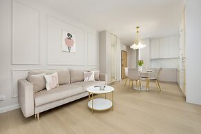 Stylish Apartment 7th Floor by Renters