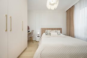 Stylish Apartment 7th Floor by Renters