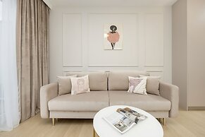 Stylish Apartment 7th Floor by Renters