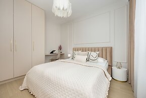 Stylish Apartment 7th Floor by Renters