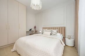 Stylish Apartment 7th Floor by Renters