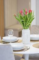 Stylish Apartment 7th Floor by Renters