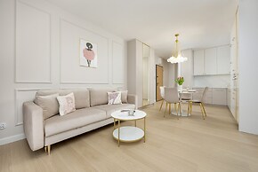 Stylish Apartment 7th Floor by Renters