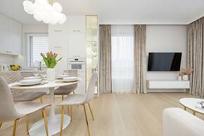 Stylish Apartment 7th Floor by Renters