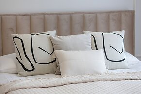 Stylish Apartment 7th Floor by Renters