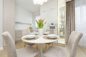 Stylish Apartment 7th Floor by Renters