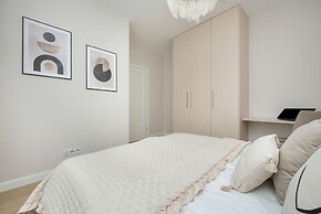 Stylish Apartment 7th Floor by Renters