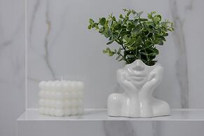 Stylish Apartment 7th Floor by Renters