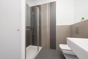 Spacious Studio & Parking by Renters