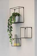 Spacious Studio & Parking by Renters