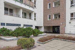 Spacious Studio & Parking by Renters