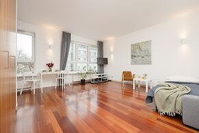 Spacious Studio & Parking by Renters