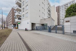 Spacious Studio & Parking by Renters