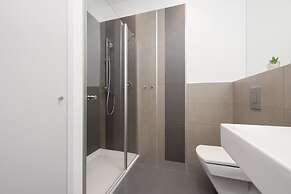 Spacious Studio & Parking by Renters