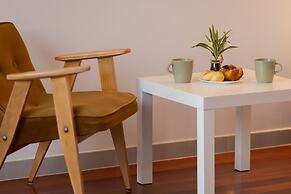 Spacious Studio & Parking by Renters