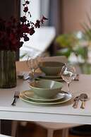 Spacious Studio & Parking by Renters