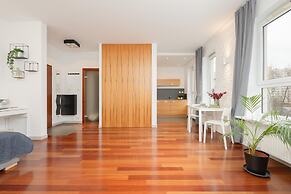 Spacious Studio & Parking by Renters