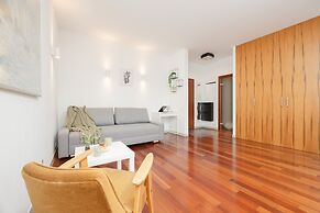 Spacious Studio & Parking by Renters