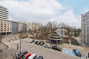 Spacious Studio & Parking by Renters