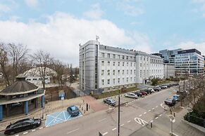 Spacious Studio & Parking by Renters