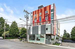 Salmonberry Studio in Wallingford