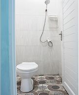 OYO 93695 Guest House Riharti Syariah