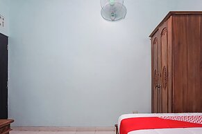 OYO 93695 Guest House Riharti Syariah