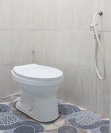 OYO 93695 Guest House Riharti Syariah