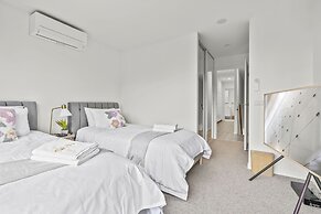 StayAU Modern Townhouse