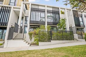 StayAU Modern Townhouse