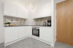 Muranów Apartment Parking by Renters