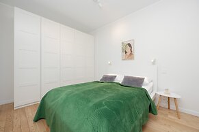 Muranów Apartment Parking by Renters