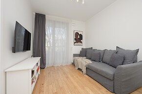 Muranów Apartment Parking by Renters