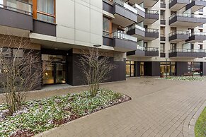 Muranów Apartment Parking by Renters