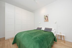 Muranów Apartment Parking by Renters