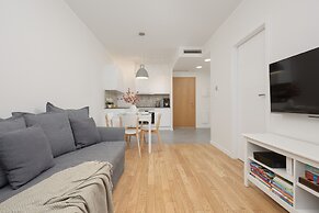 Muranów Apartment Parking by Renters