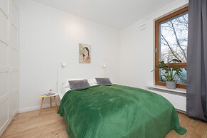 Muranów Apartment Parking by Renters