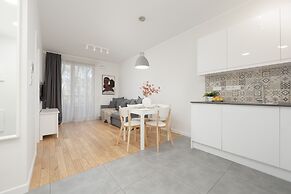 Muranów Apartment Parking by Renters