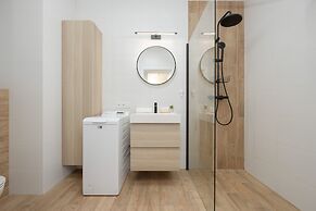 Muranów Apartment Parking by Renters