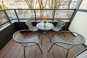 Muranów Apartment Parking by Renters