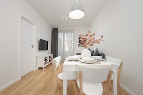 Muranów Apartment Parking by Renters